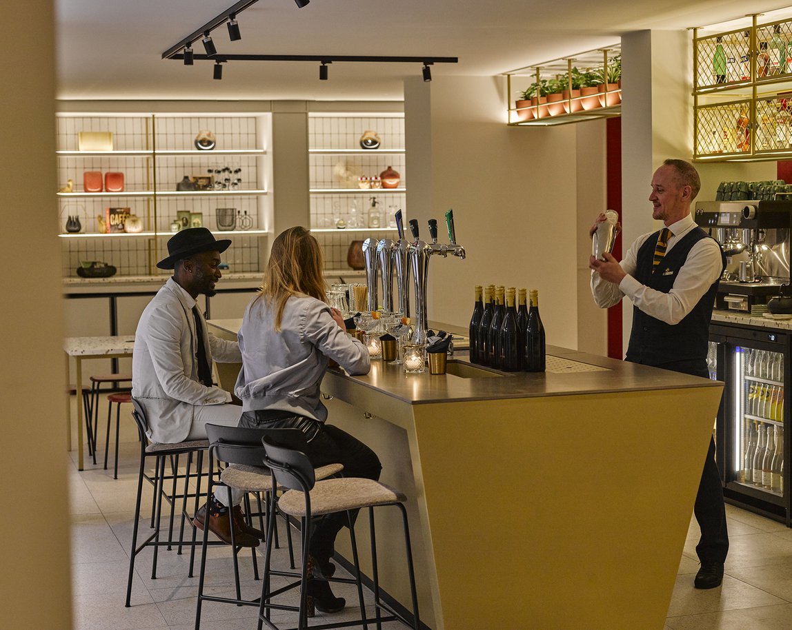 EDEN HOTEL AMSTERDAM_DRINKS_BAR_LR.jpg